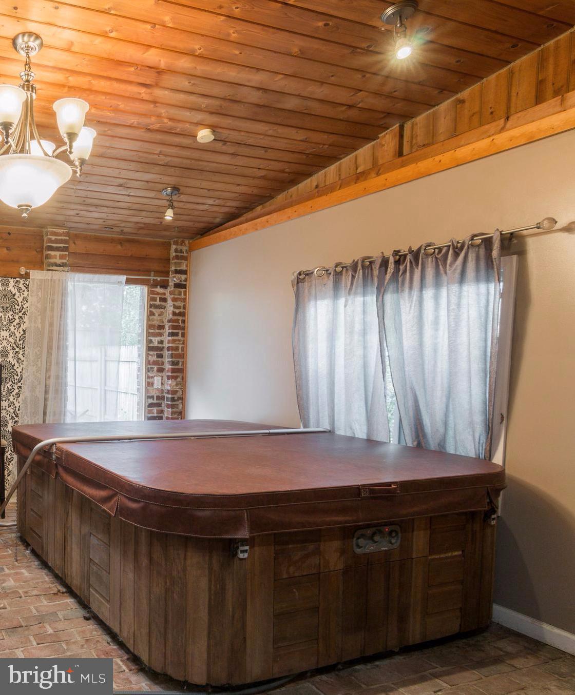 1624 Bay Ridge Road Edgewater, MD 21037 - Photo 13 of 34 Sunroom! Large windows & skylights. Door to deck.
