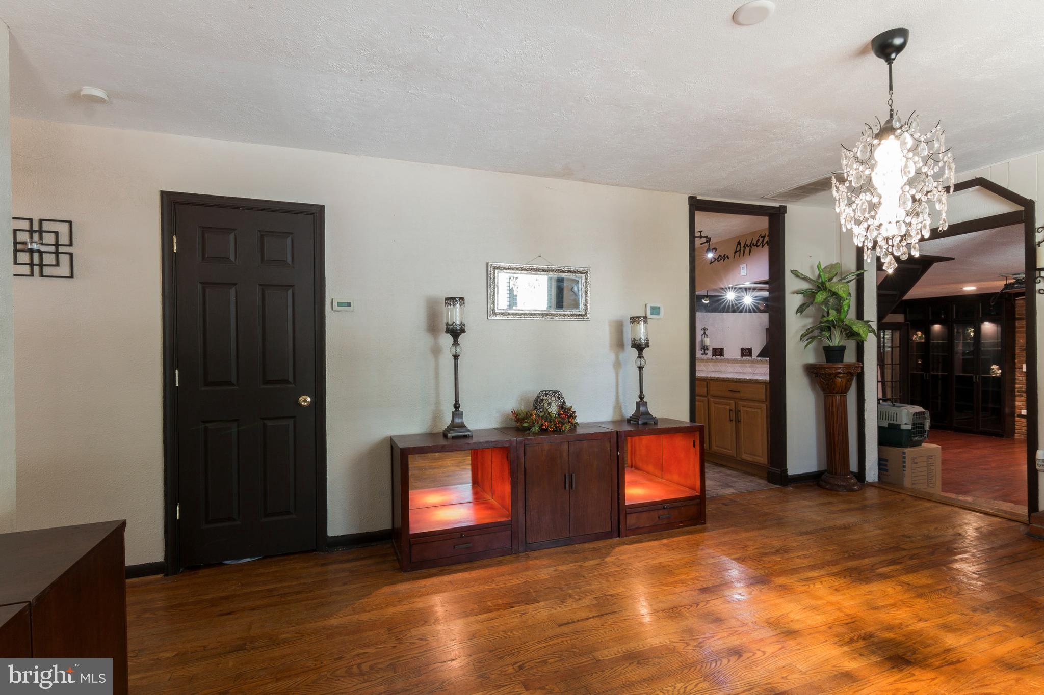 1624 Bay Ridge Road Edgewater, MD 21037 - Photo 5 of 34 Entry