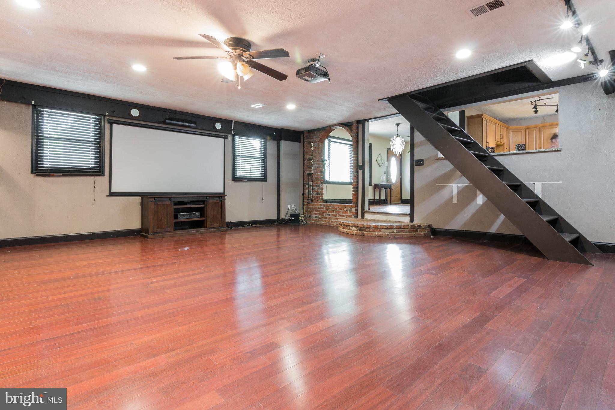 1624 Bay Ridge Road Edgewater, MD 21037 - Photo 10 of 34 Family room