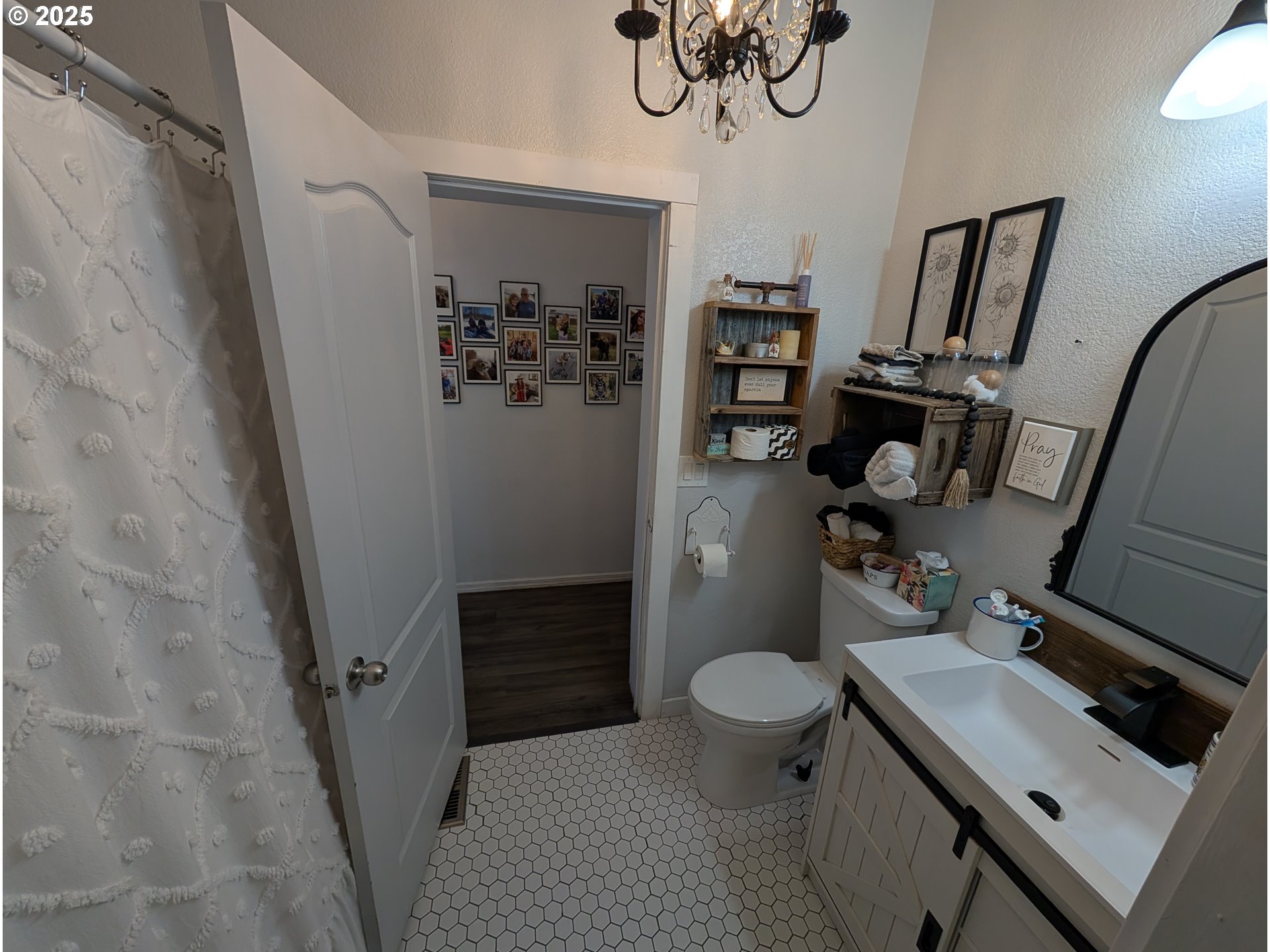 502 Columbus Street Elgin, OR 97827 - Photo 10 of 27 Bathroom