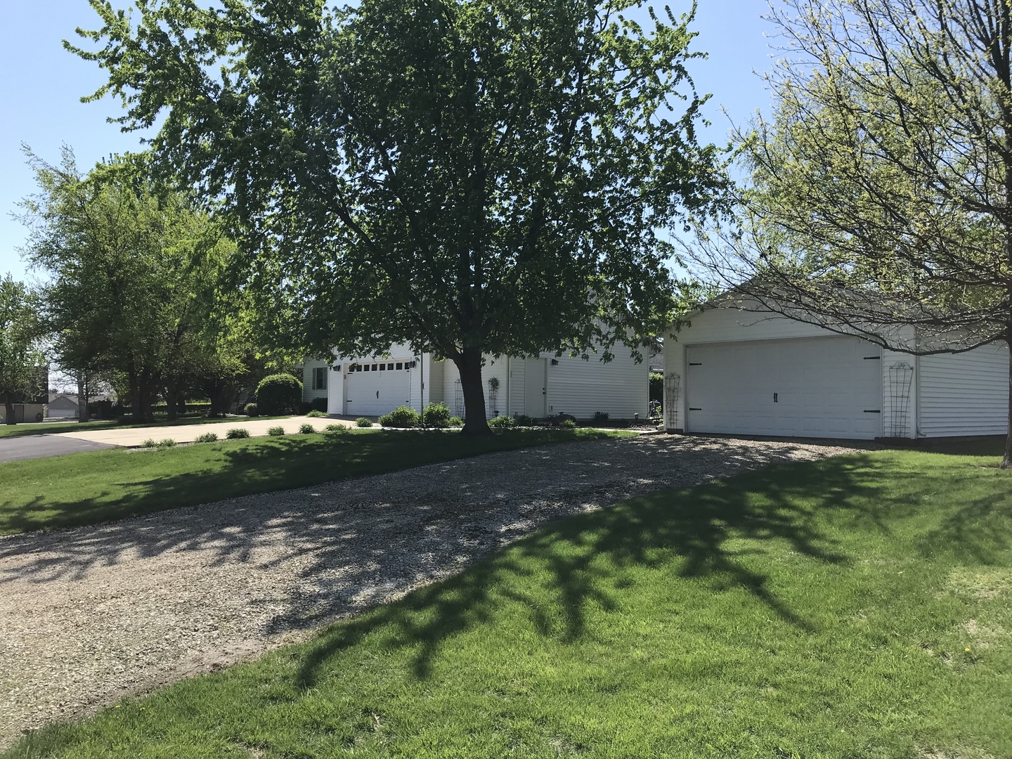 115 Seneca Lane Loda, IL 60948 - Photo 16 of 21 a backyard of a house