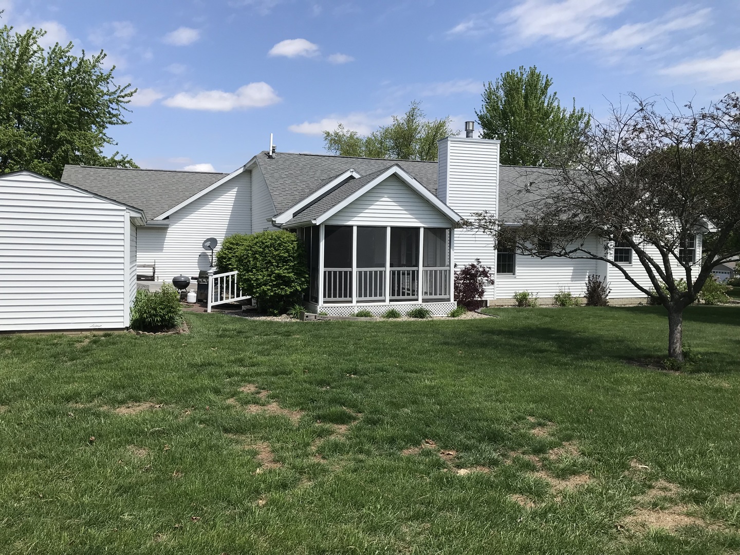 115 Seneca Lane Loda, IL 60948 - Photo 21 of 21 a front view of a house with a yard