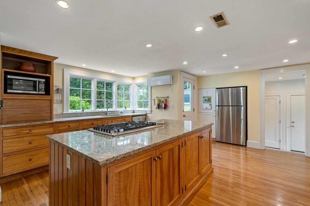 17 White Road Wayland, MA 01778 - Photo 5 of 39