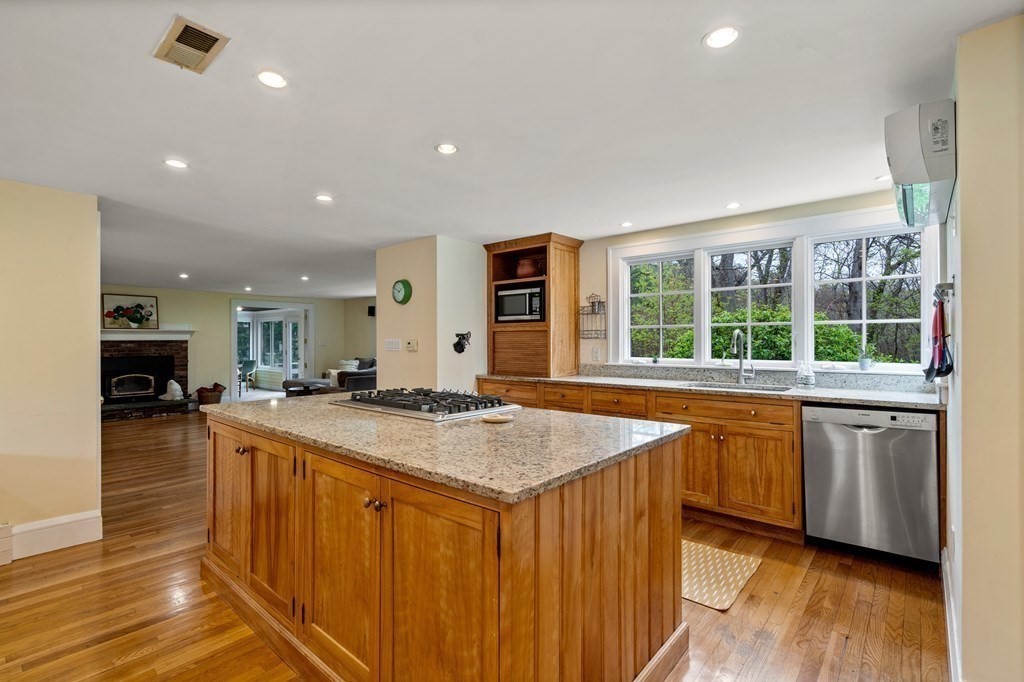 17 White Road Wayland, MA 01778 - Photo 6 of 39