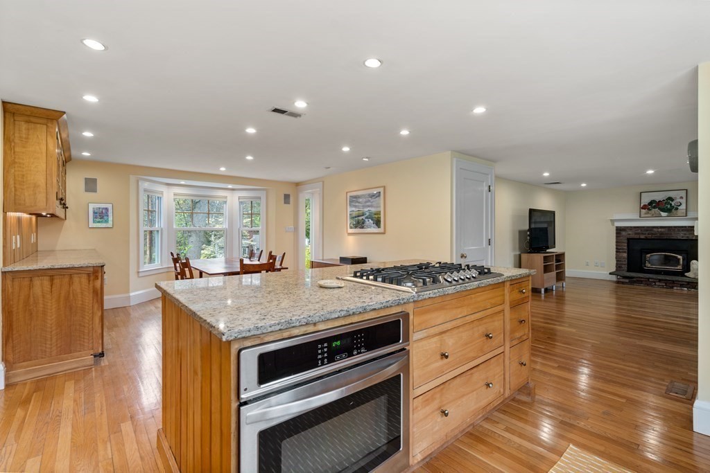 17 White Road Wayland, MA 01778 - Photo 7 of 39