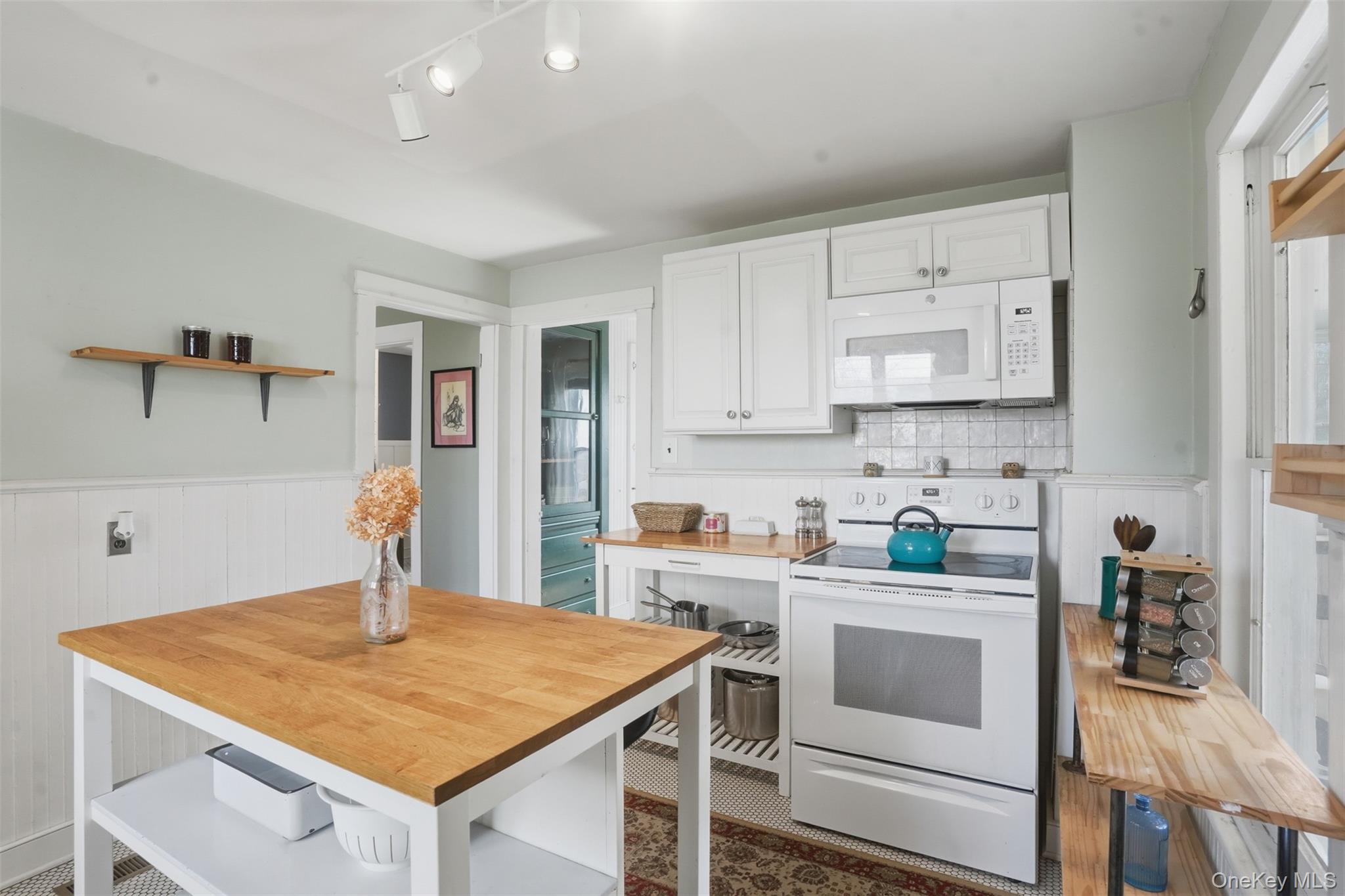 745 Springtown Road Tillson, NY 12486 - Photo 8 of 29