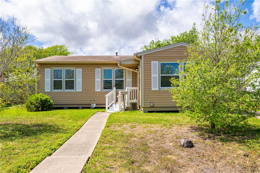 3651 Lawnview Street Corpus Christi, TX 78411 - Photo 5 of 38 a view of a house with a yard