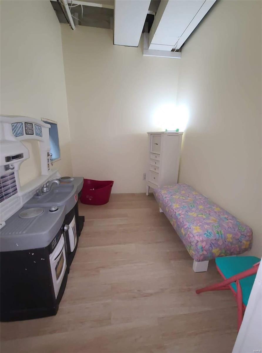 2242 North Warson Road St. Louis, MO 63114 - Photo 21 of 26 Gallery Image 21