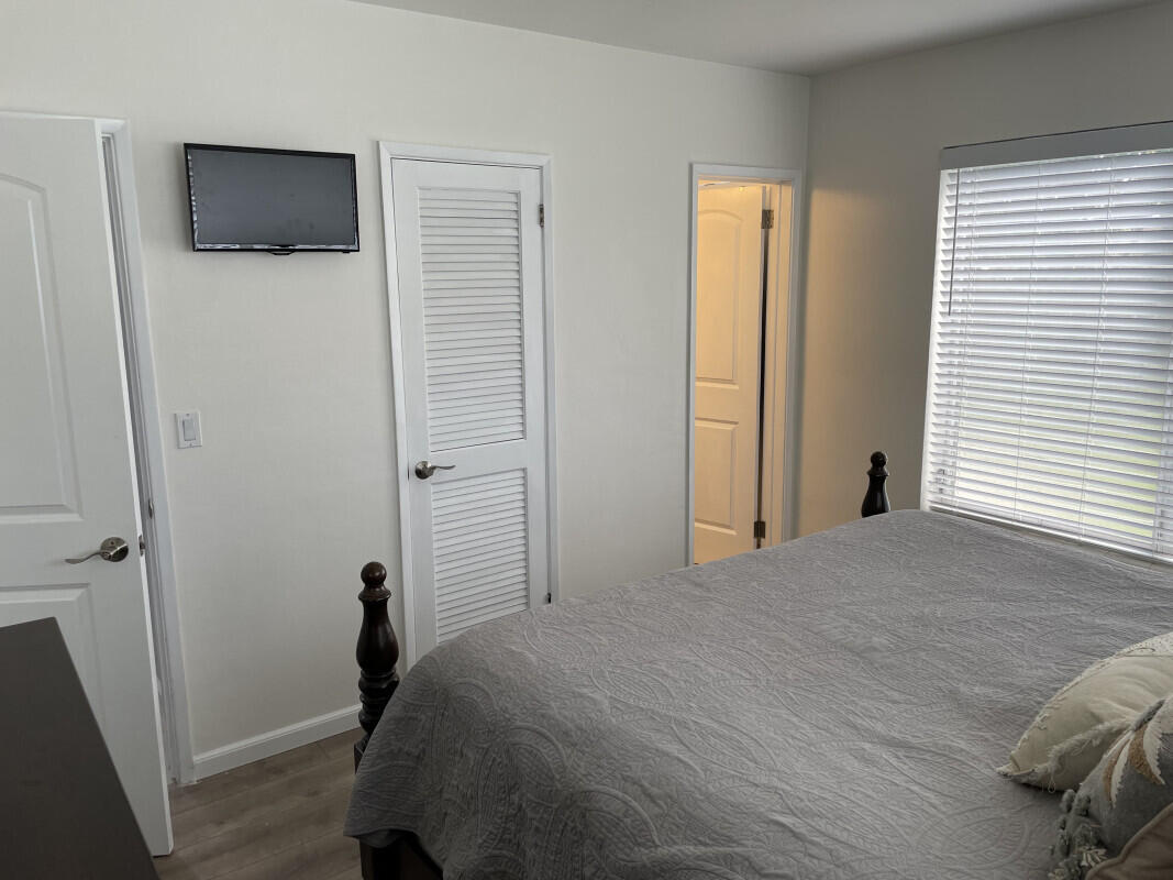 1072 Southwest 10th Avenue Boca Raton, FL 33486 - Photo 17 of 24 7F6AB2A3-03E4-4D11-8236-1A53B14295ADjpeg