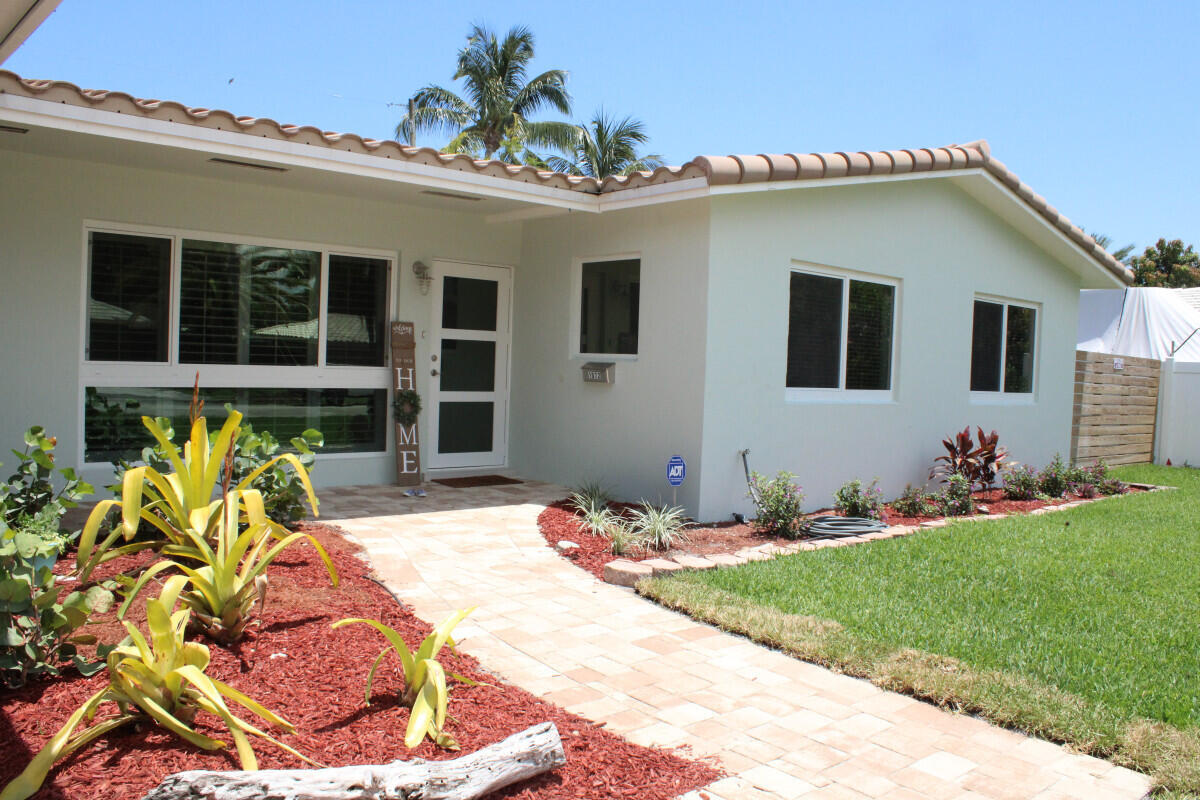 1072 Southwest 10th Avenue Boca Raton, FL 33486 - Photo 2 of 24 662023A0-B79F-4D50-ABAF-81F97869DFACjpeg