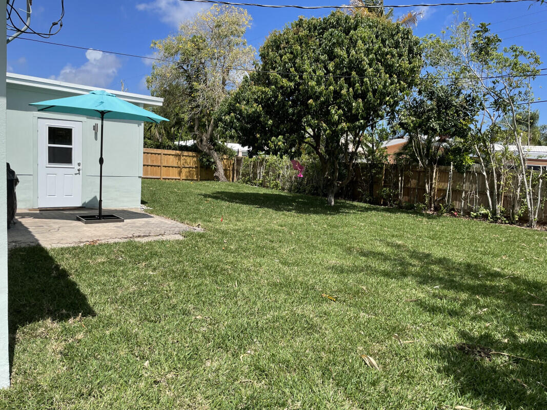 1072 Southwest 10th Avenue Boca Raton, FL 33486 - Photo 22 of 24 A9EE4D67-42E2-41D1-A335-8A1B60A4F66Ejpeg