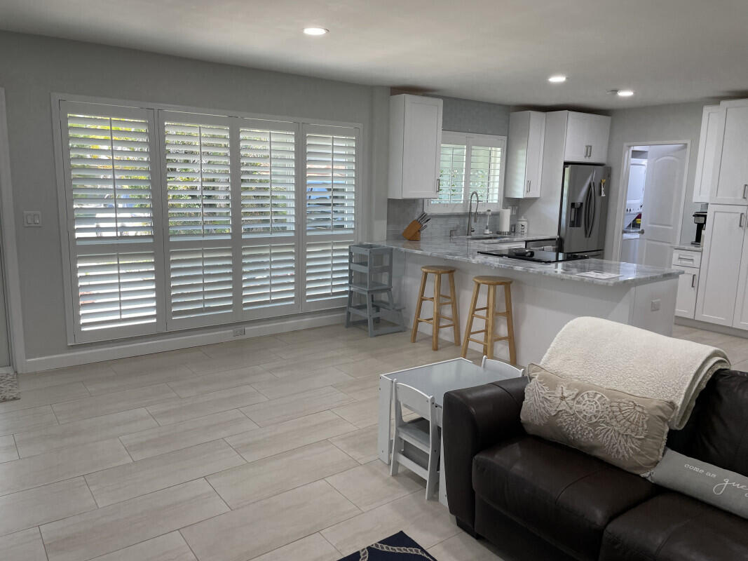 1072 Southwest 10th Avenue Boca Raton, FL 33486 - Photo 5 of 24 ABAEA5F1-24D6-42E5-A18F-23DBAA0F18E3jpeg