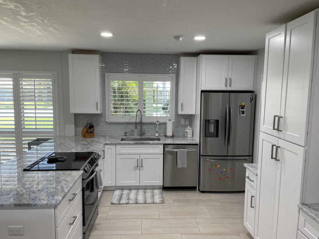 1072 Southwest 10th Avenue Boca Raton, FL 33486 - Photo 7 of 24 833830E3-DCC6-4D2A-8FF7-DE52B8F92CF4jpeg