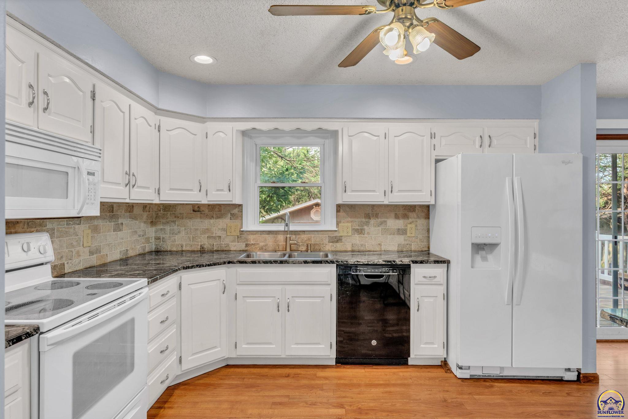 5964 Southwest 23rd Terrace Topeka, KS 66614 - Photo 11 of 43