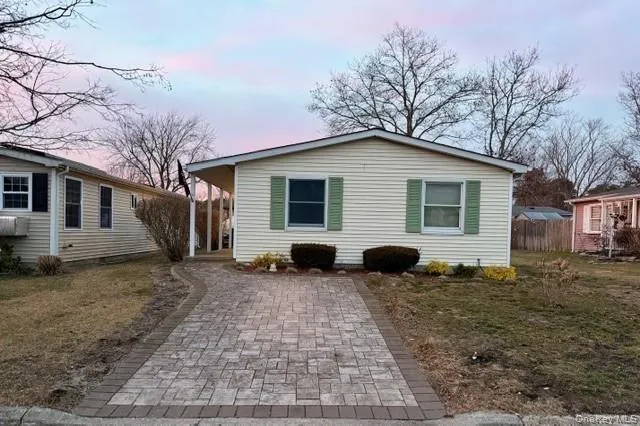 a view of a back yard of the house