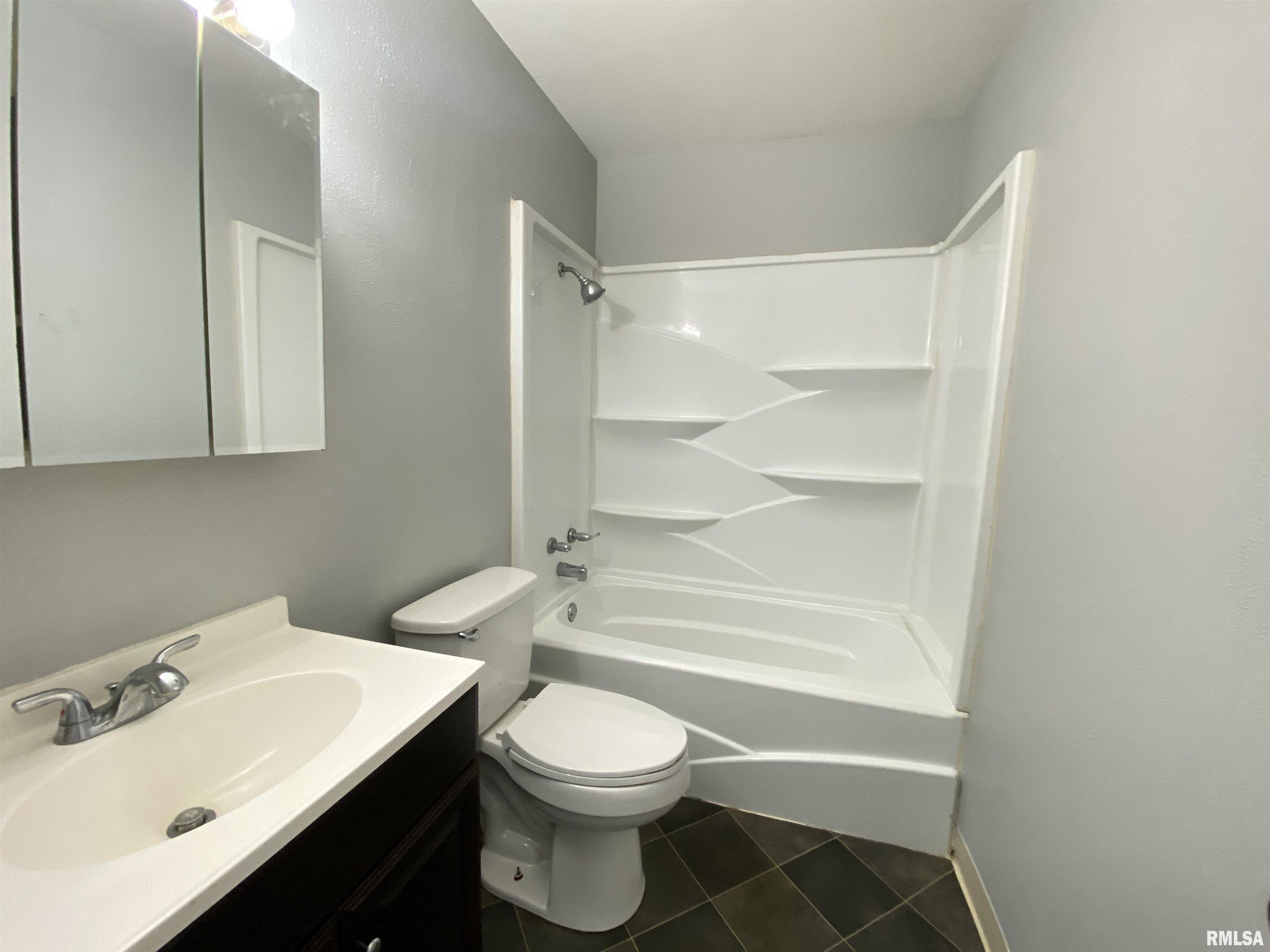 6623 North Randwick Road Peoria, IL 61615 - Photo 12 of 22 Gallery Image 12