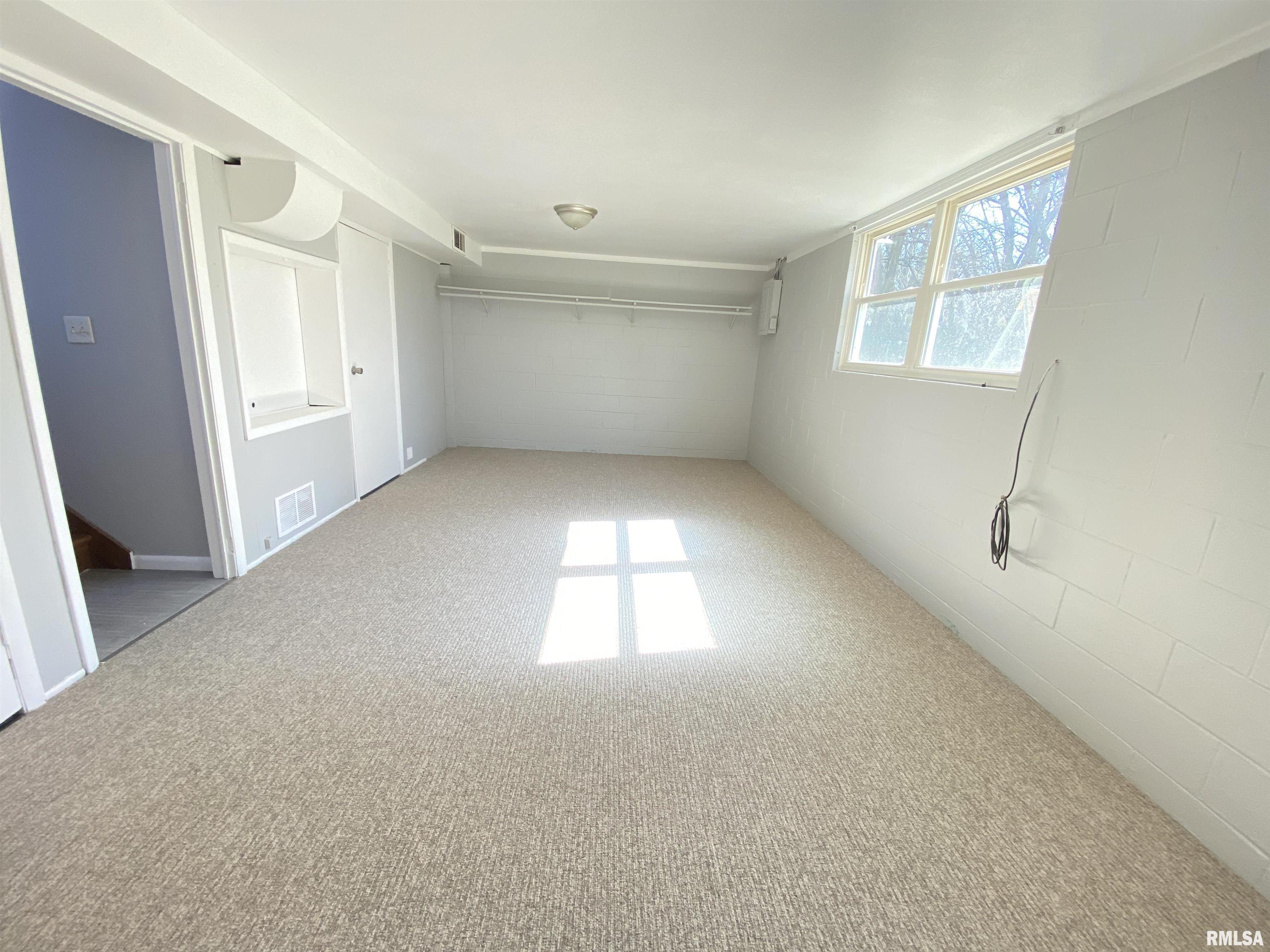 6623 North Randwick Road Peoria, IL 61615 - Photo 13 of 22 Gallery Image 13