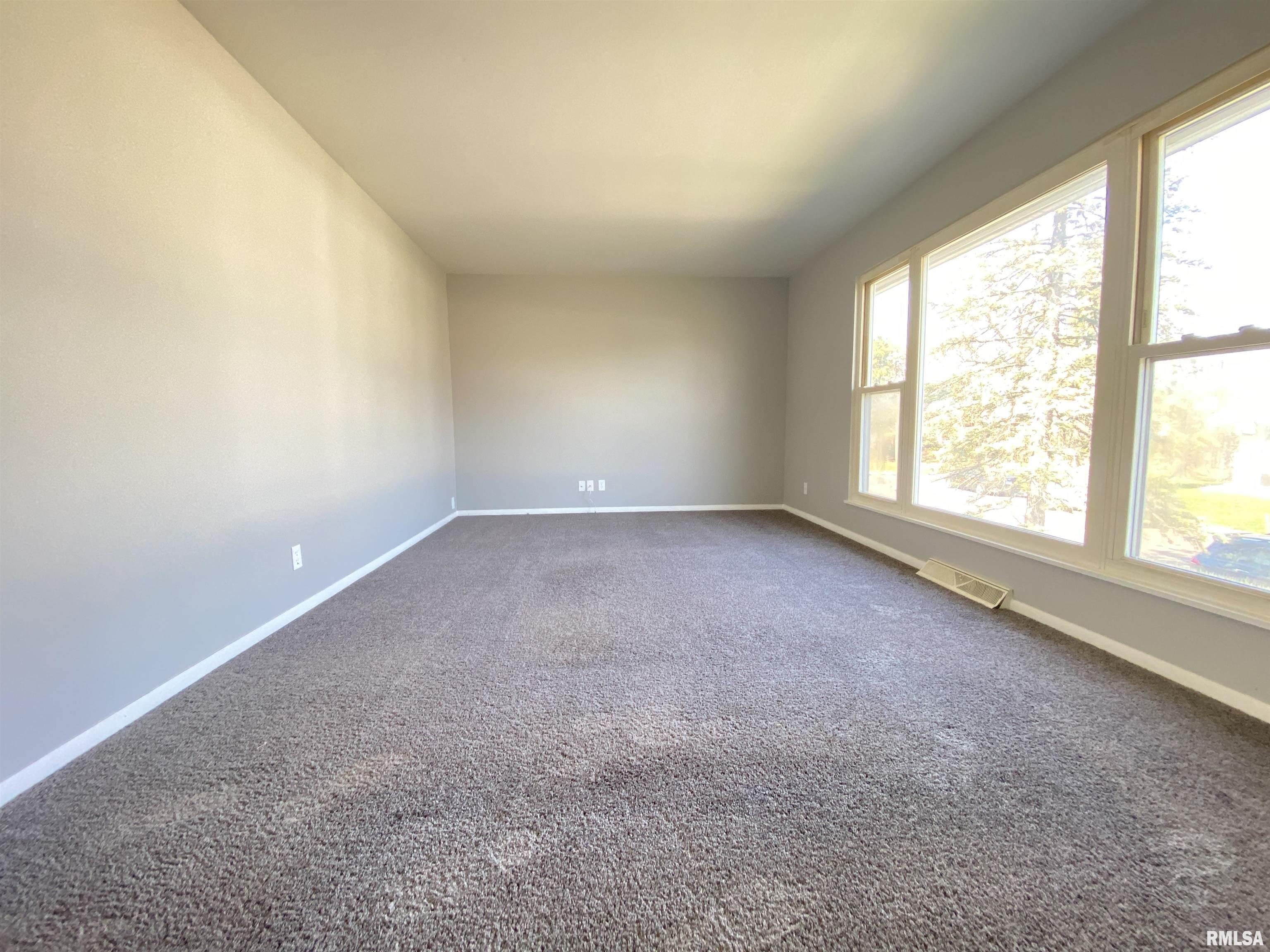 6623 North Randwick Road Peoria, IL 61615 - Photo 2 of 22 Gallery Image 2