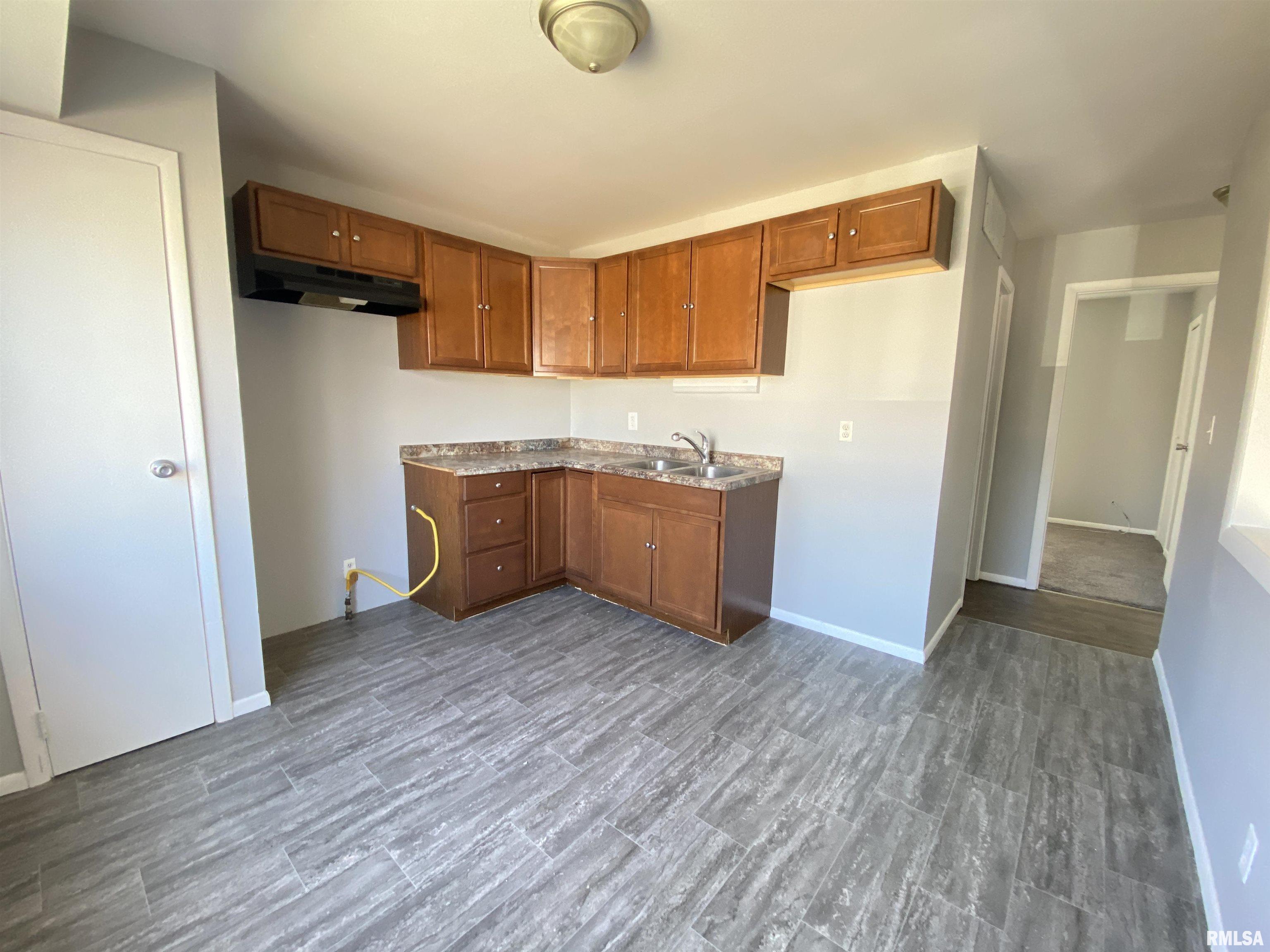 6623 North Randwick Road Peoria, IL 61615 - Photo 4 of 22 Gallery Image 4