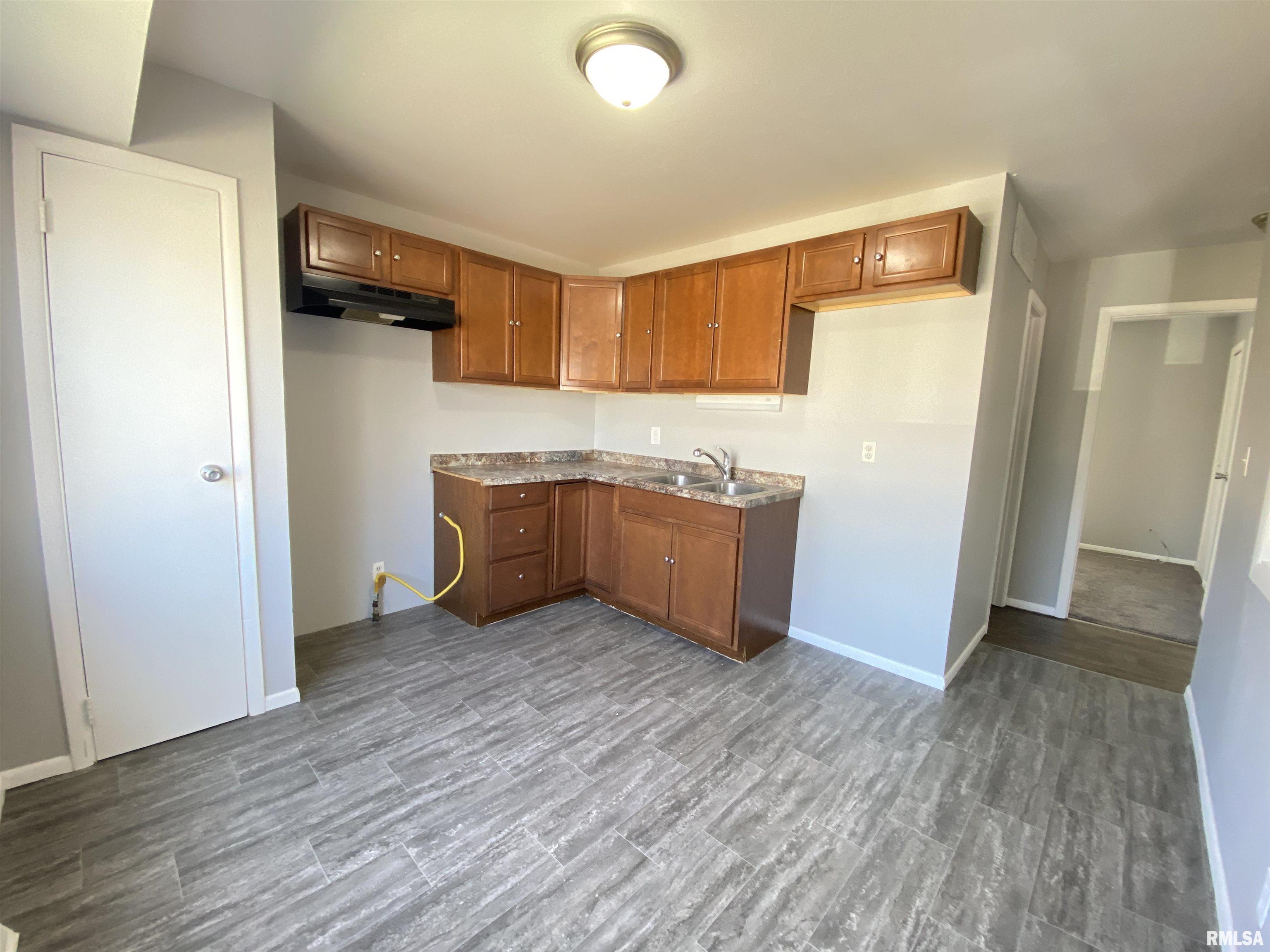 6623 North Randwick Road Peoria, IL 61615 - Photo 5 of 22 Gallery Image 5