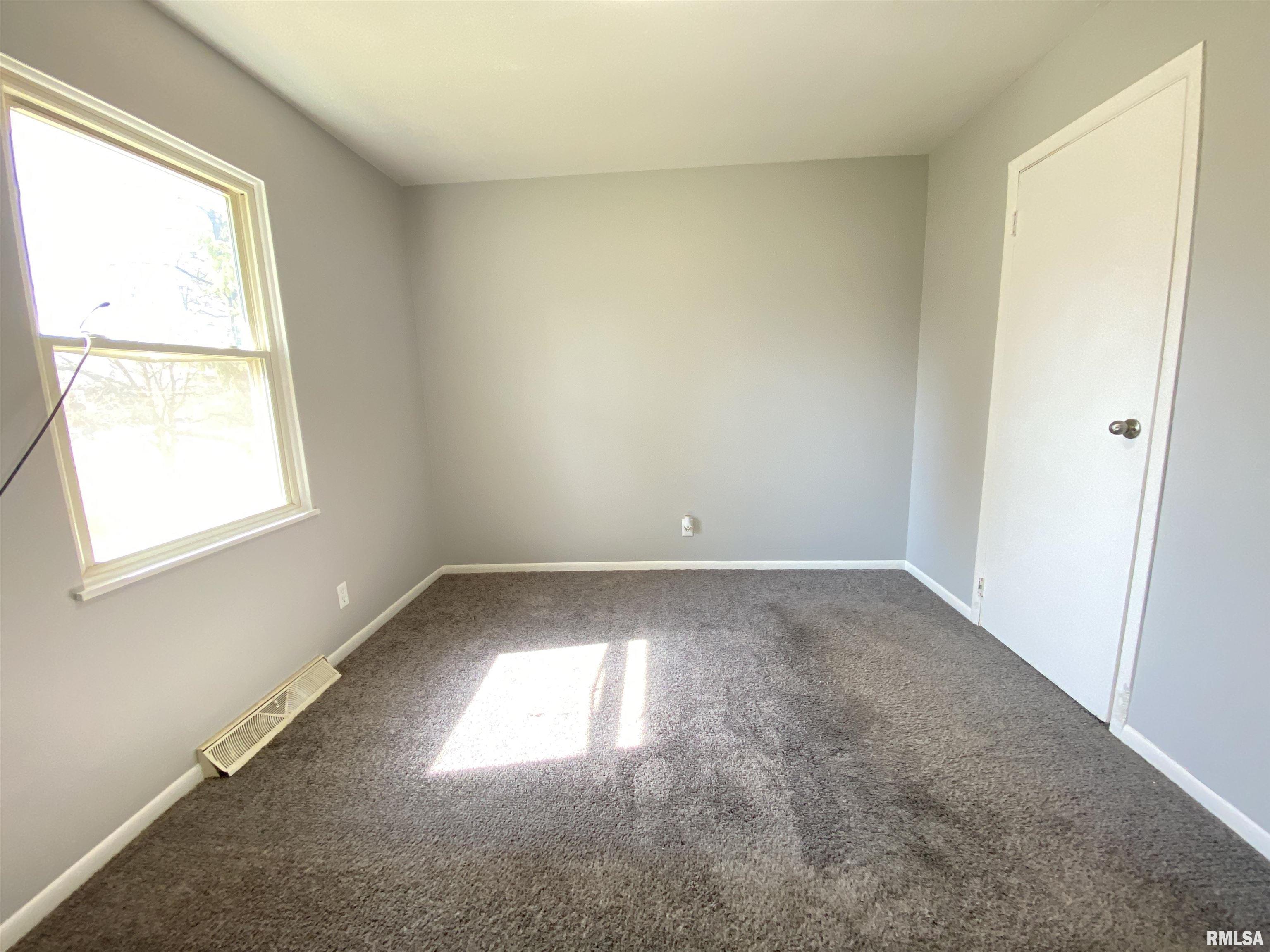 6623 North Randwick Road Peoria, IL 61615 - Photo 7 of 22 Gallery Image 7