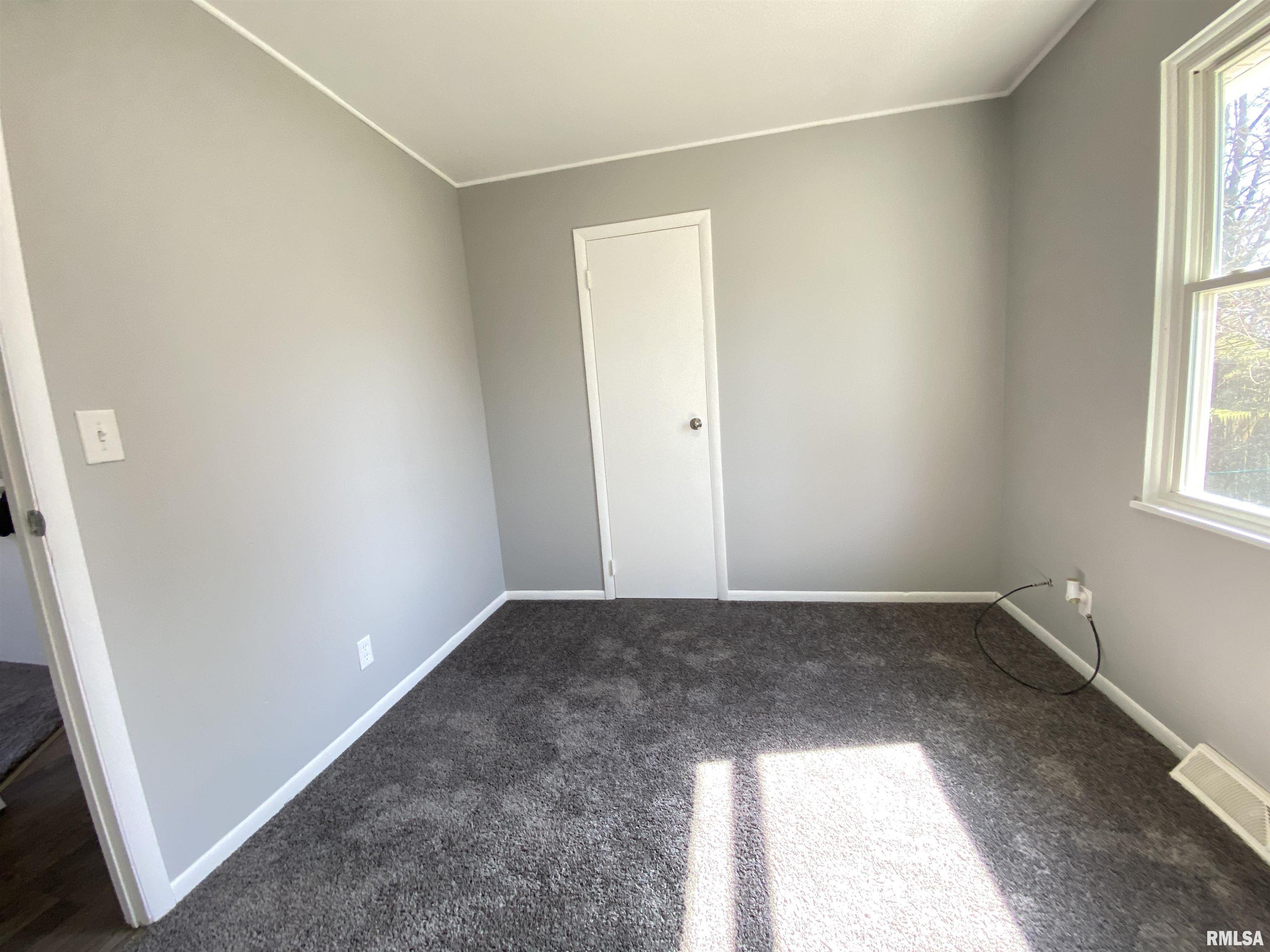 6623 North Randwick Road Peoria, IL 61615 - Photo 8 of 22 Gallery Image 8