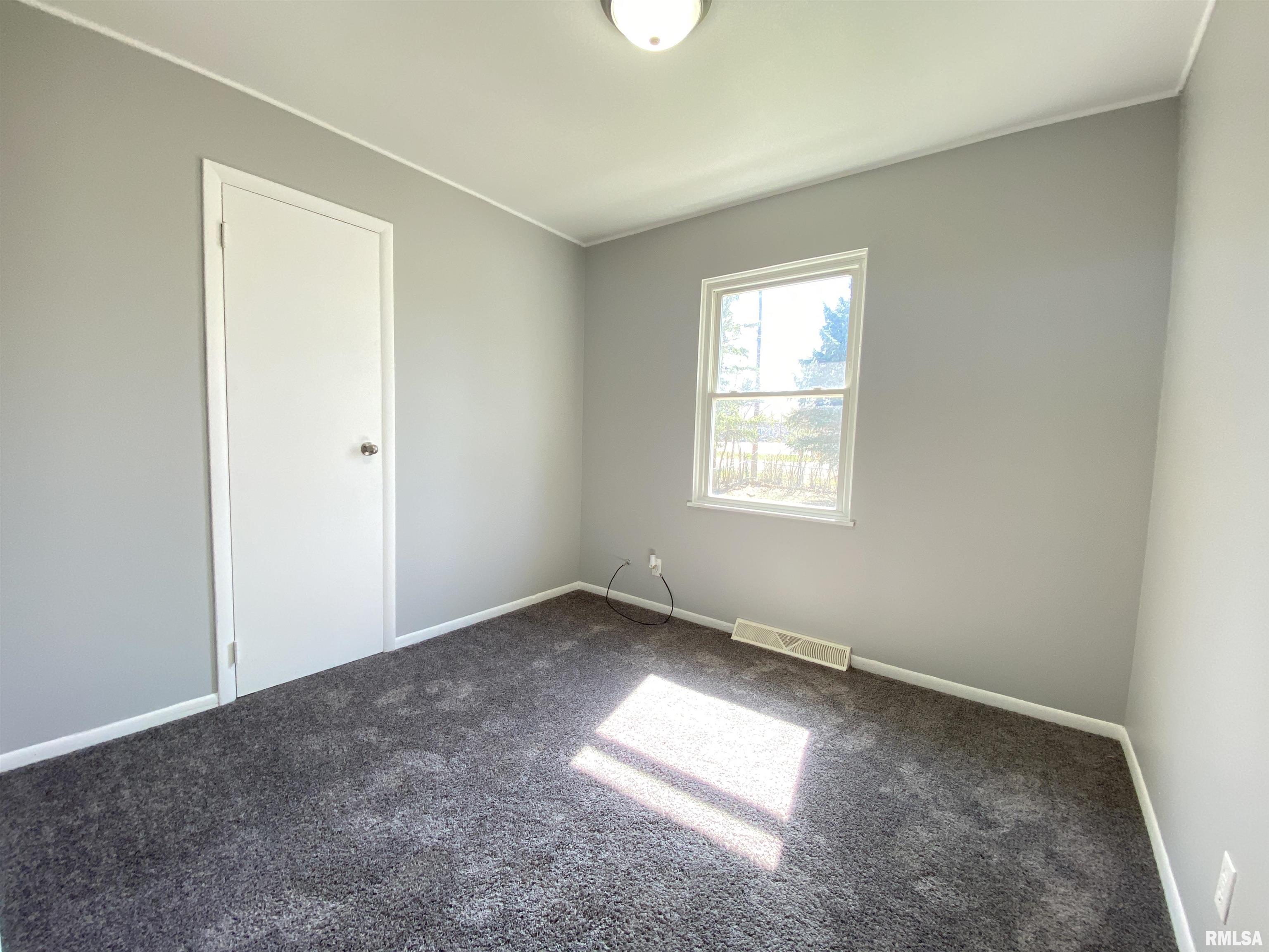 6623 North Randwick Road Peoria, IL 61615 - Photo 9 of 22 Gallery Image 9
