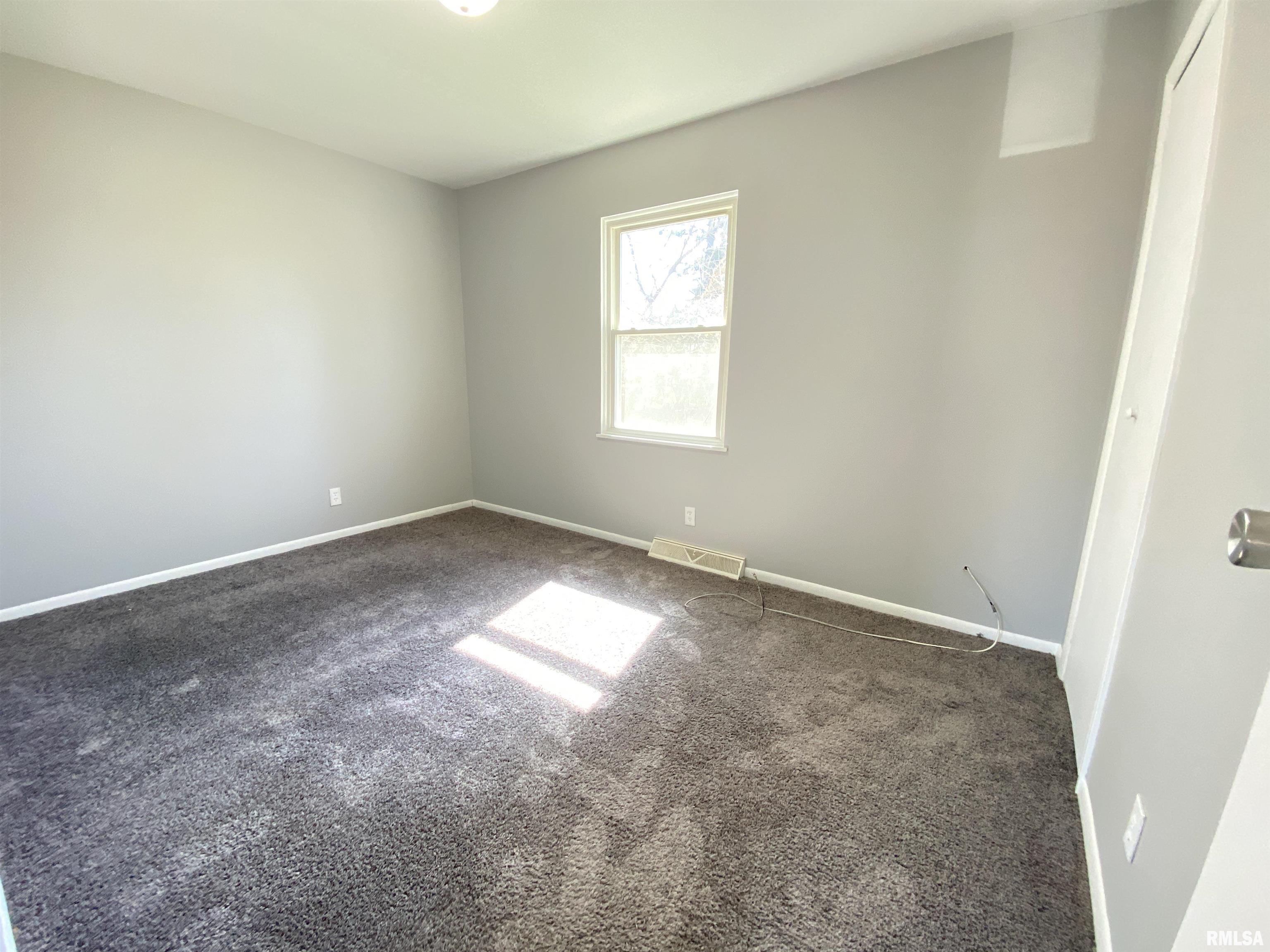 6623 North Randwick Road Peoria, IL 61615 - Photo 10 of 22 Gallery Image 10
