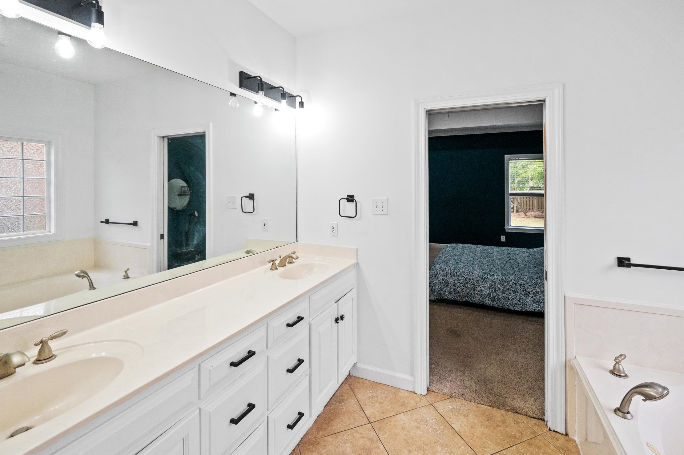 8977 Parliament Circle Daphne, AL 36526 - Photo 23 of 39 Bathroom