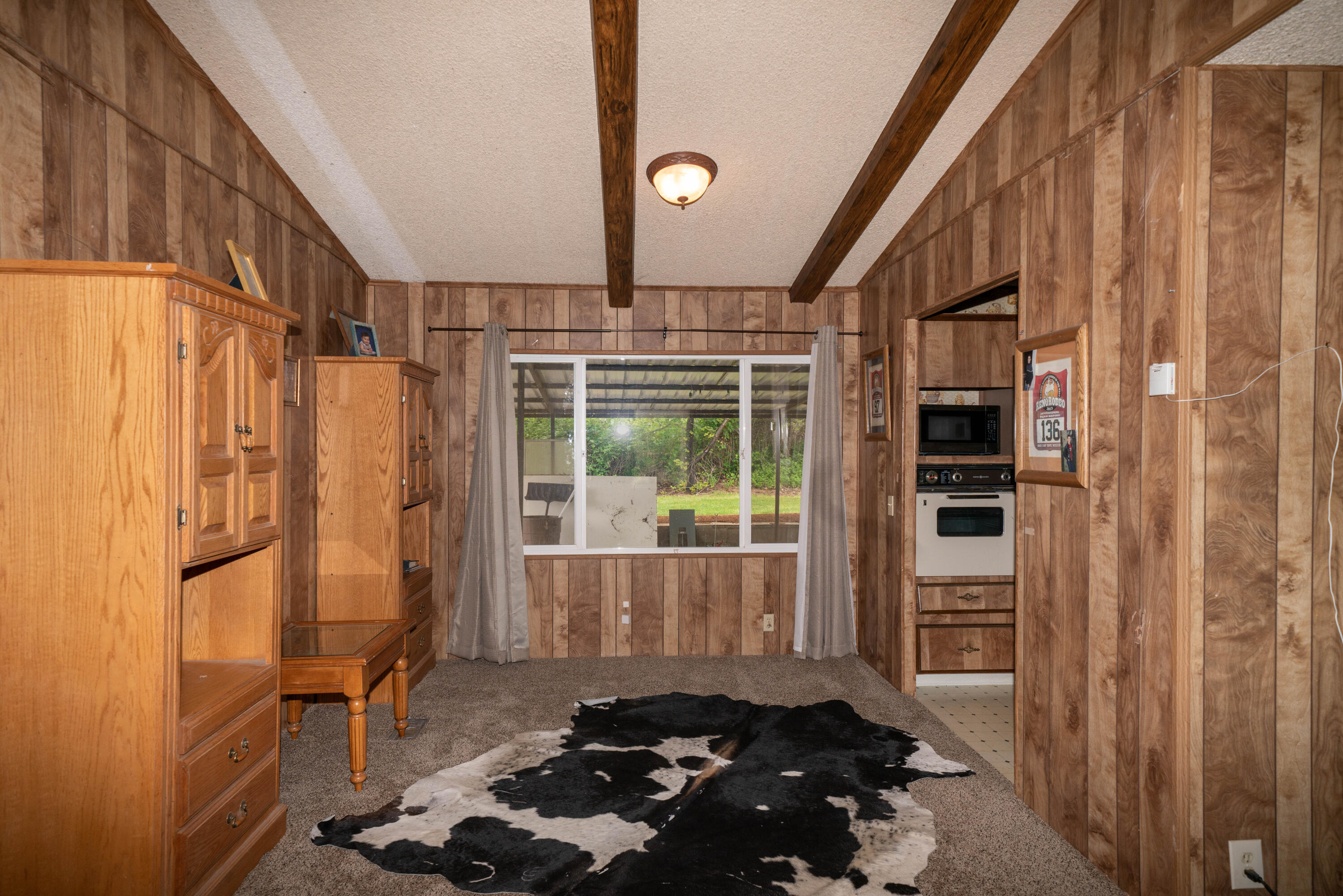 12107 Meadows Road White City, OR 97503 - Photo 24 of 36 a bedroom with furniture and a window