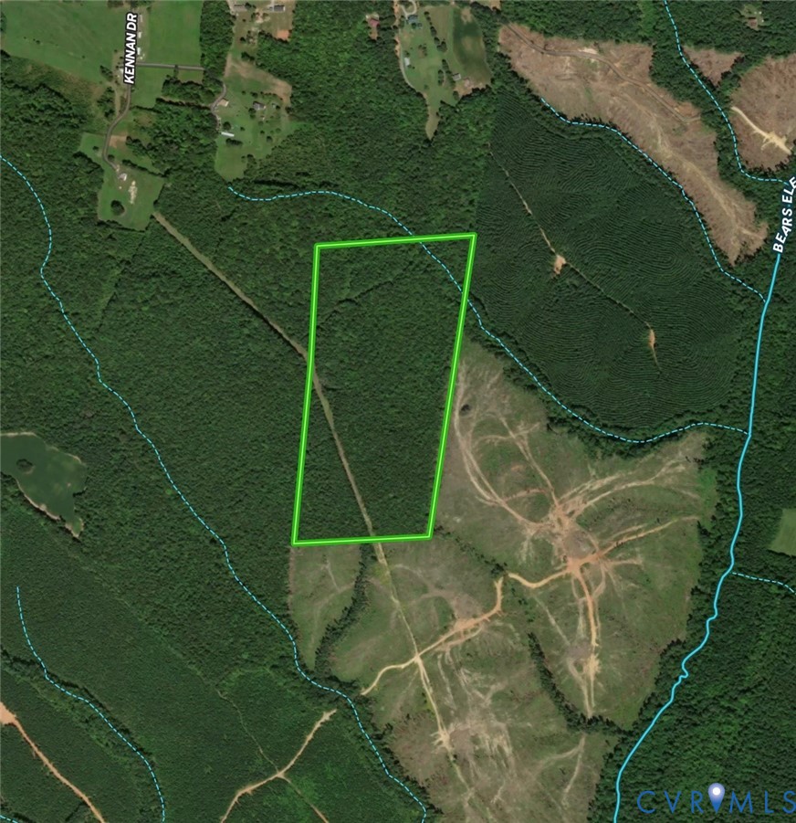 a view of a tennis court