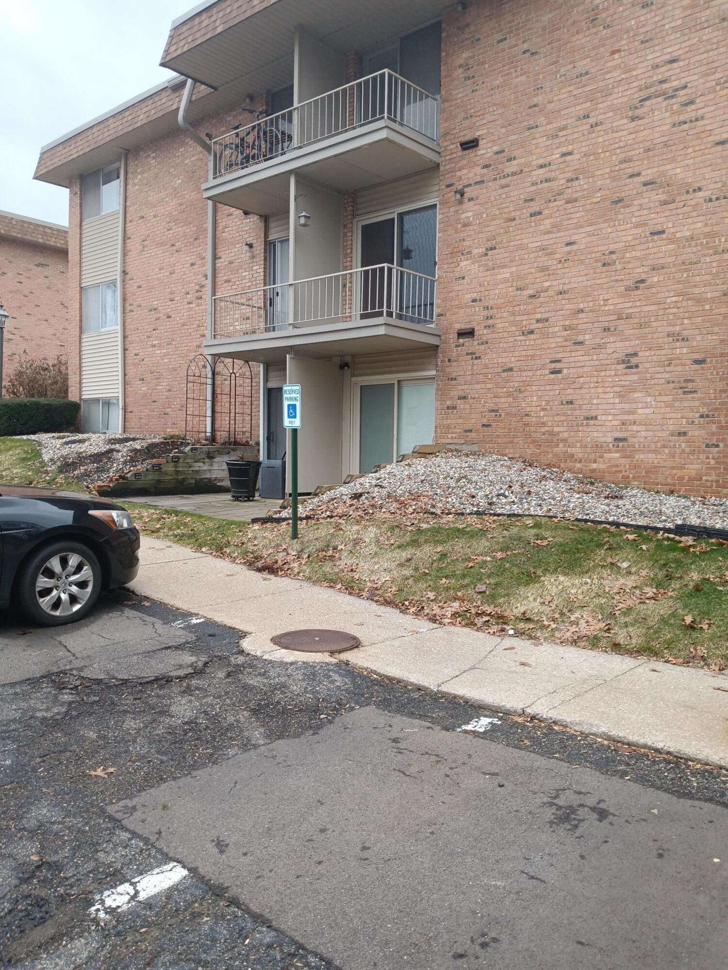 756 West Kilgore Road, Unit 204 Kalamazoo, MI 49008 - Photo 4 of 28 IMG_20260307_142318