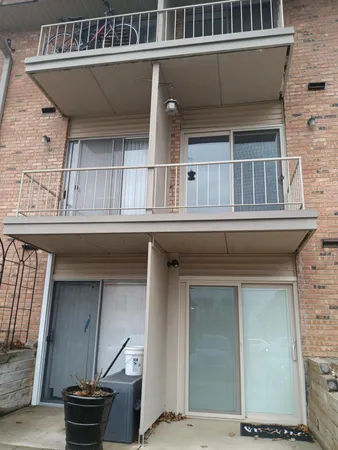 $94,000 | 756 West Kilgore Road, Unit 204, Kalamazoo, MI 49008