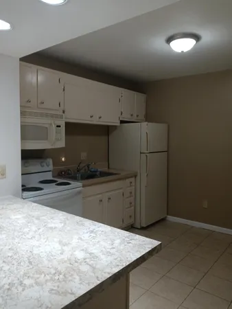 $94,000 | 756 West Kilgore Road, Unit 204, Kalamazoo, MI 49008