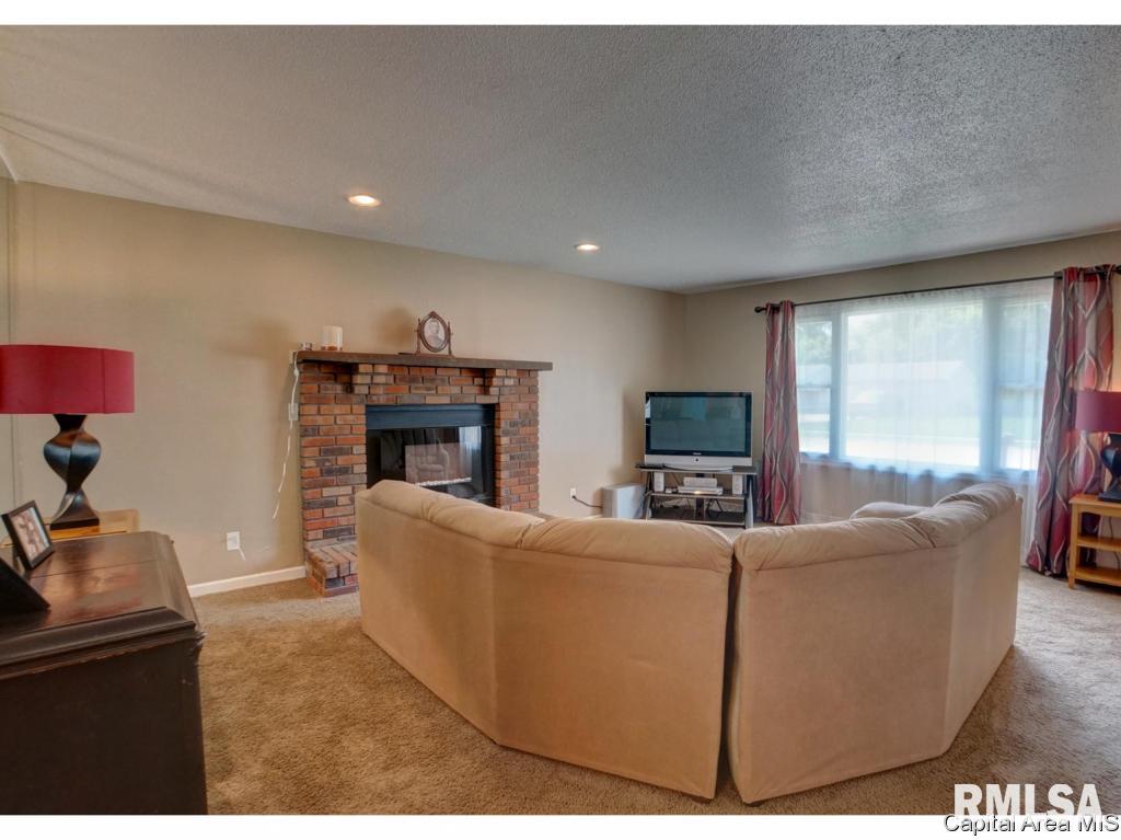 111 Hawkeye Way Springfield, IL 62707 - Photo 3 of 29