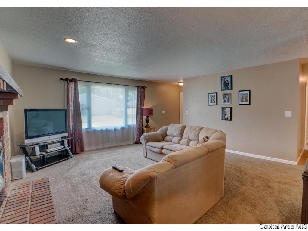 111 Hawkeye Way Springfield, IL 62707 - Photo 4 of 29
