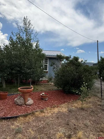 a view of a chair and table in the backyard
