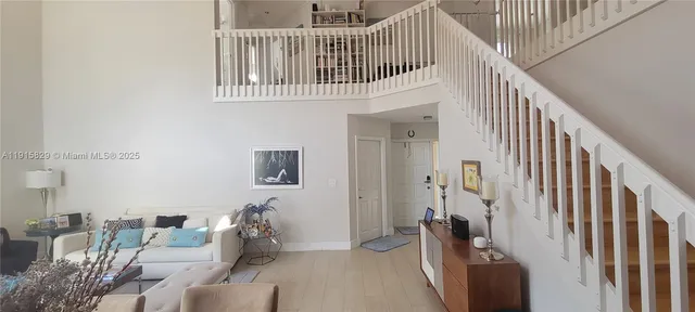 a view of entryway with livingroom