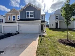 a view of a house with backyard