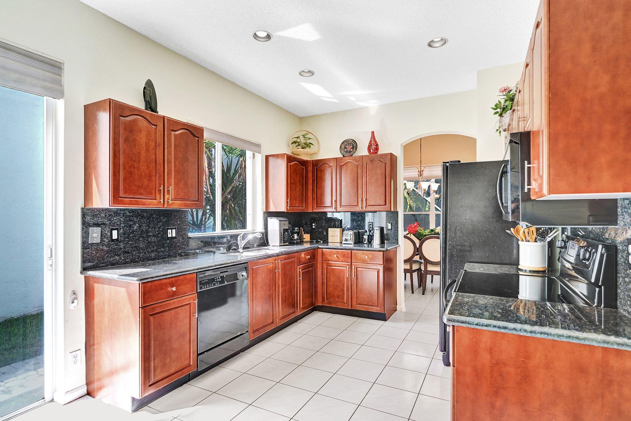 7892 Travelers Tree Drive Boca Raton, FL 33433 - Photo 13 of 42 Kitchen
