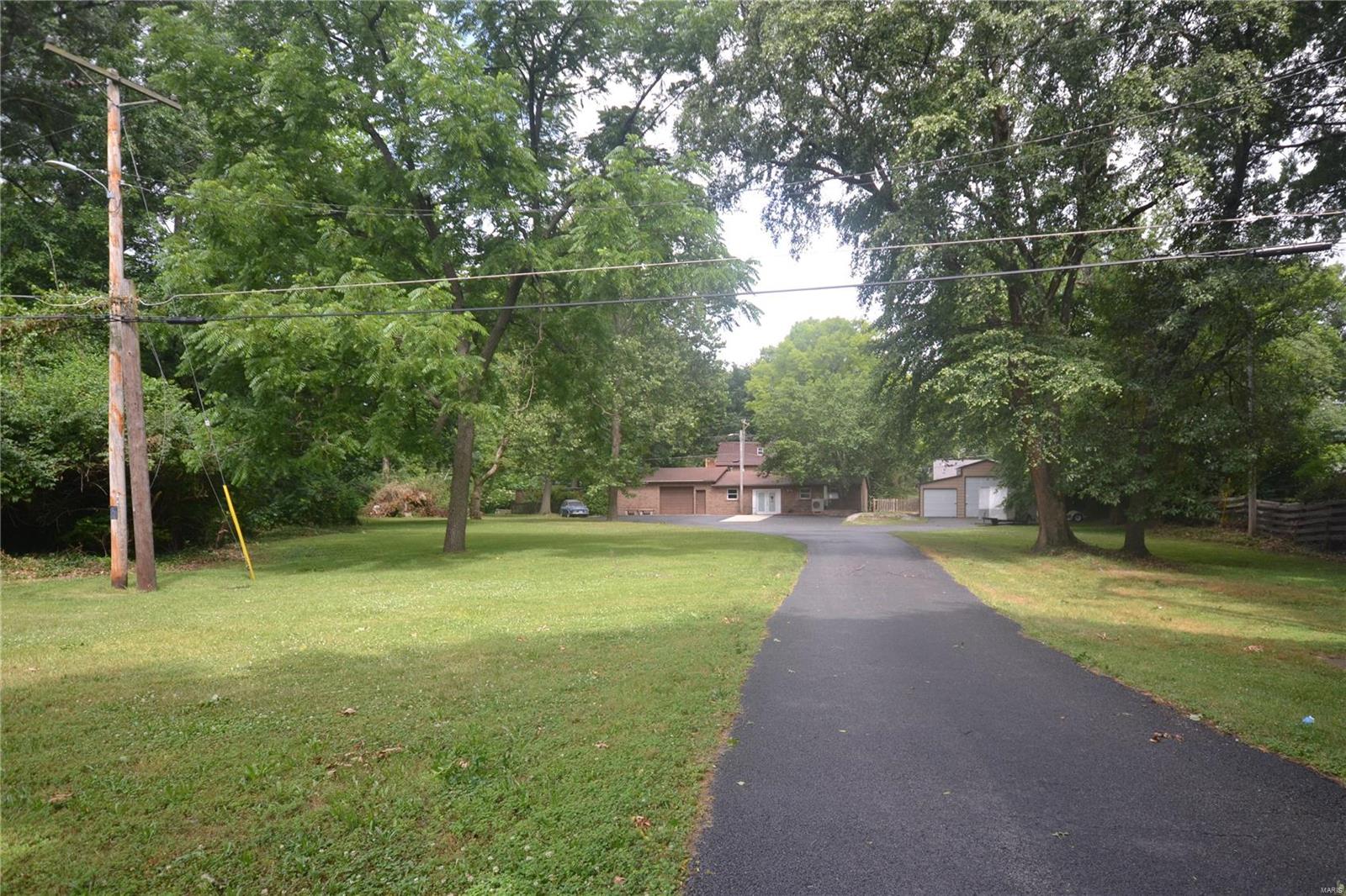 8 Dexter Lane Belleville, IL 62221 - Photo 1 of 19