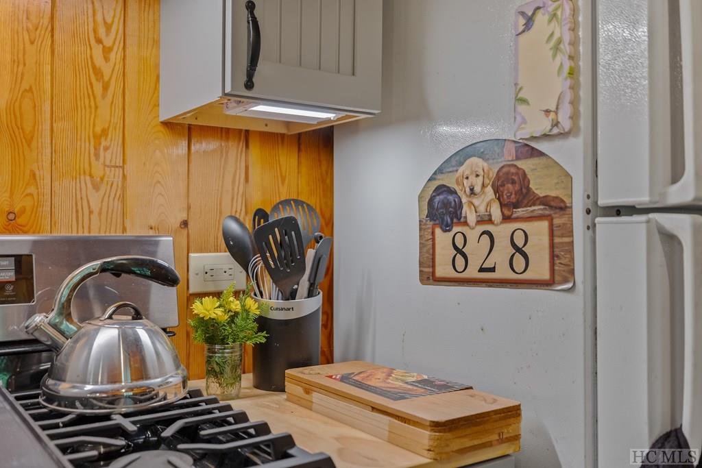 828 Hickory Hill Road Highlands, NC 28741 - Photo 13 of 25 Gallery Image 13