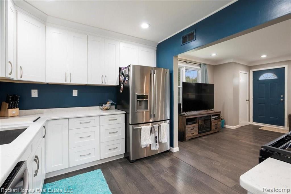 46617 Dequindre Road Rochester Hills, MI 48307 - Photo 10 of 24