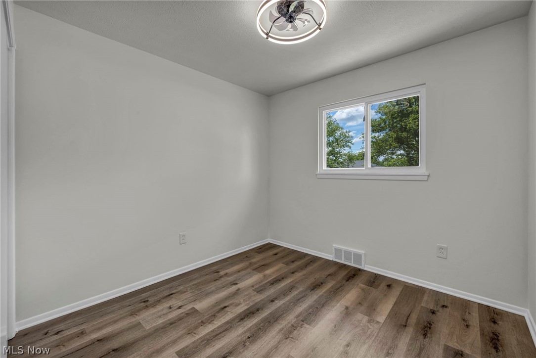 15424 Holland Road Brook Park, OH 44142 - Photo 20 of 29