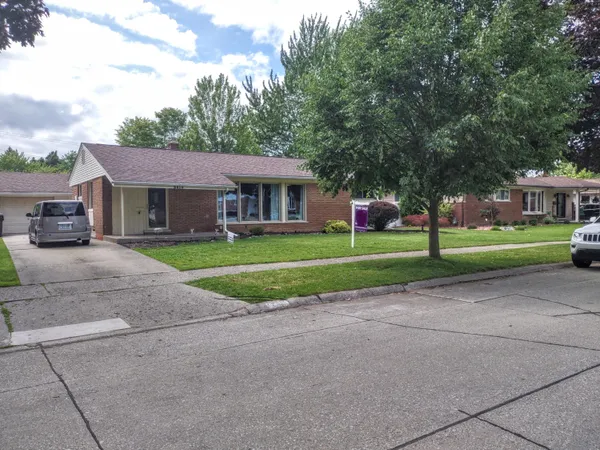 $350,000 | 2410 Middlefield Road, Trenton, MI 48183