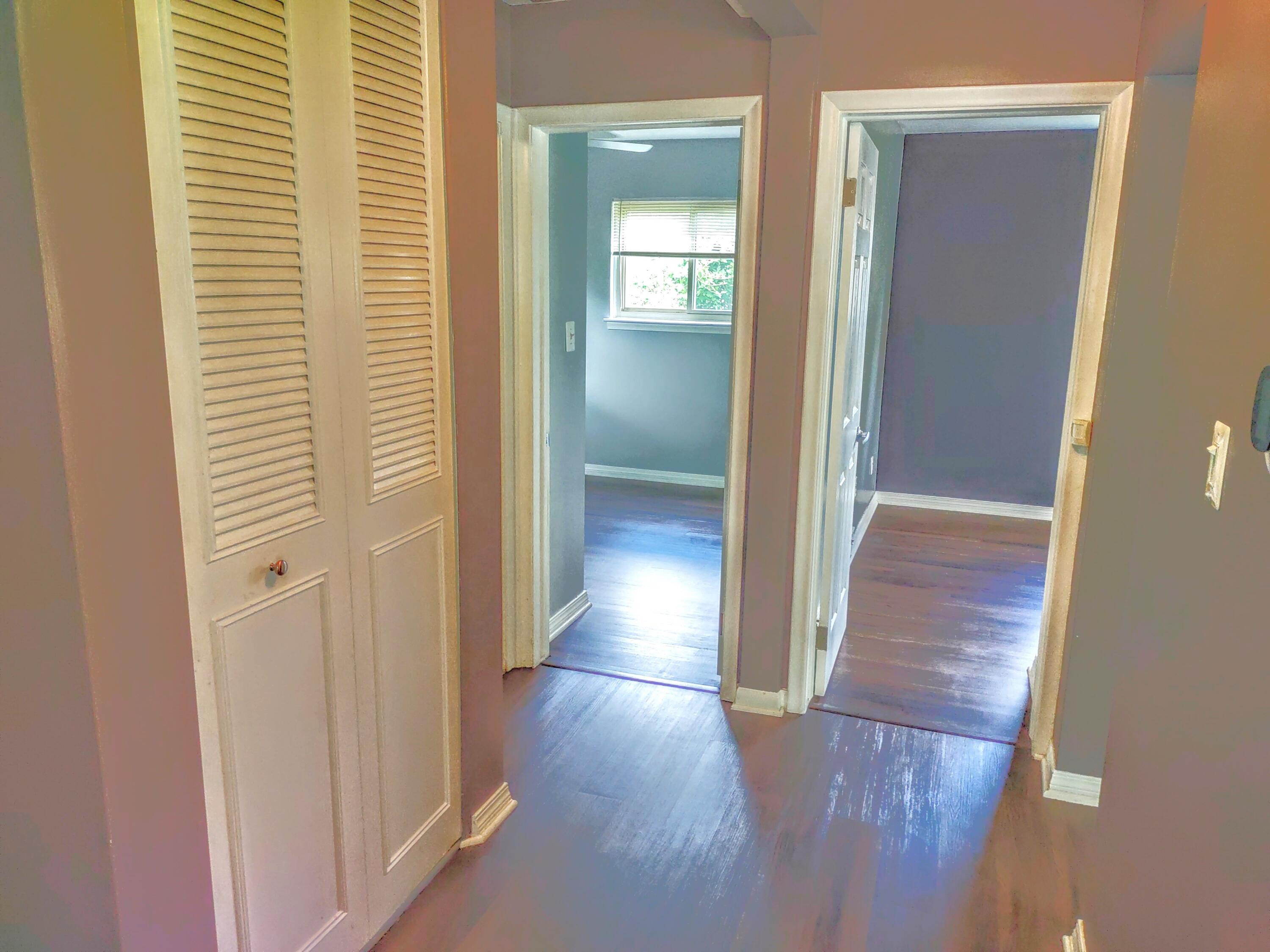 2410 Middlefield Road Trenton, MI 48183 - Photo 14 of 44 12 - Main Floor Foyer