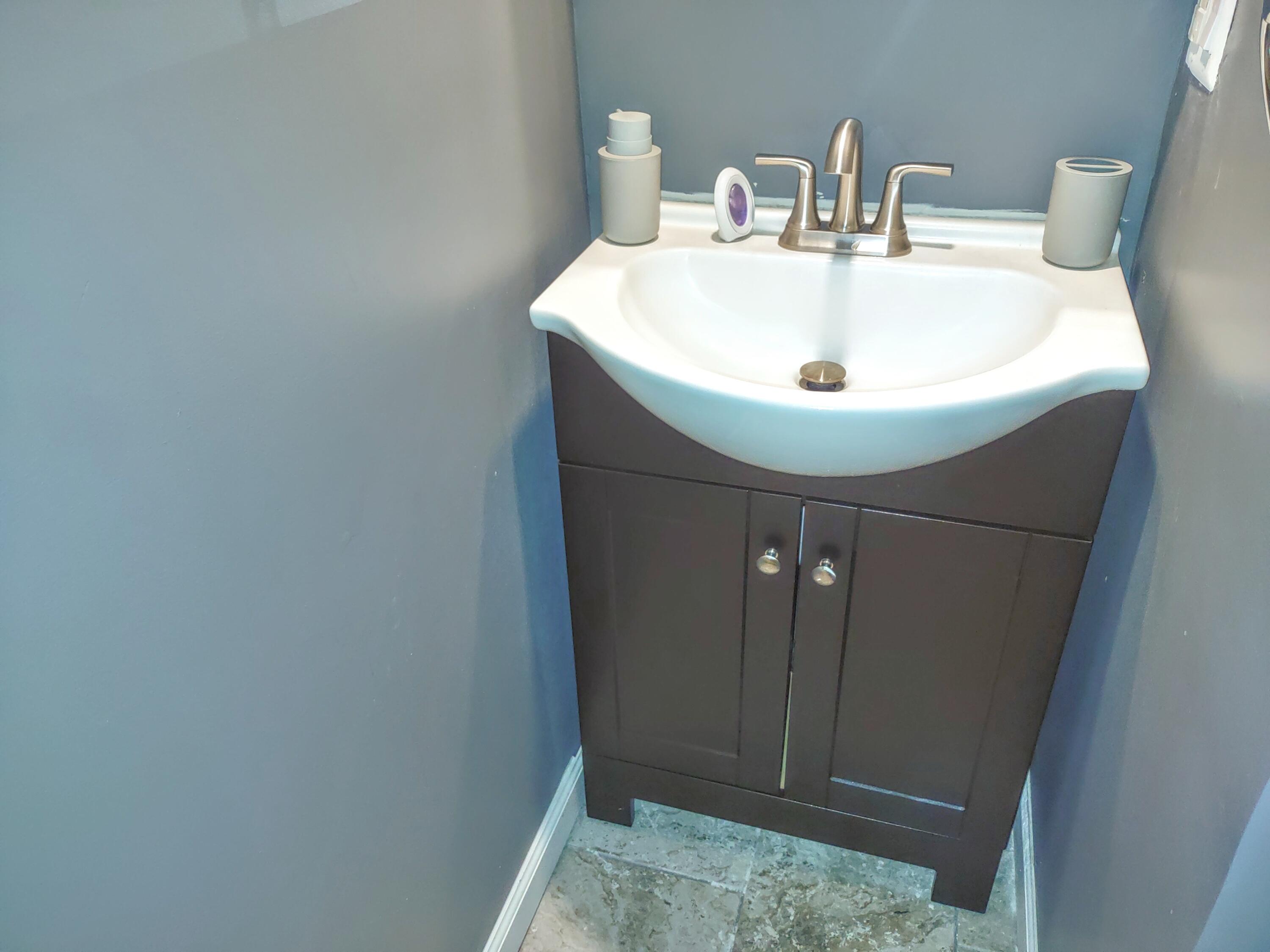 2410 Middlefield Road Trenton, MI 48183 - Photo 19 of 44 18 - Sink Area