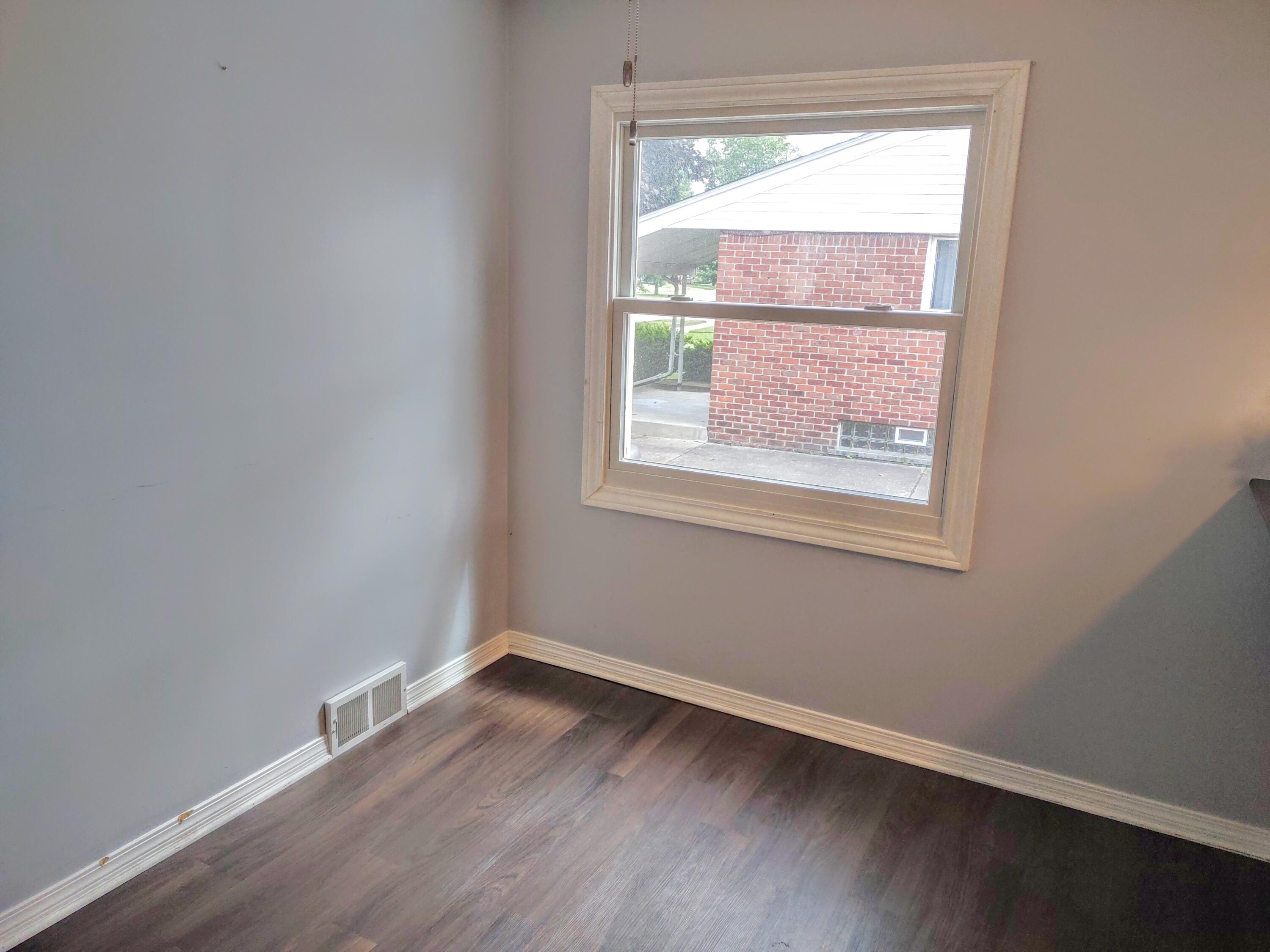 2410 Middlefield Road Trenton, MI 48183 - Photo 22 of 44 22 - Bedroom 3