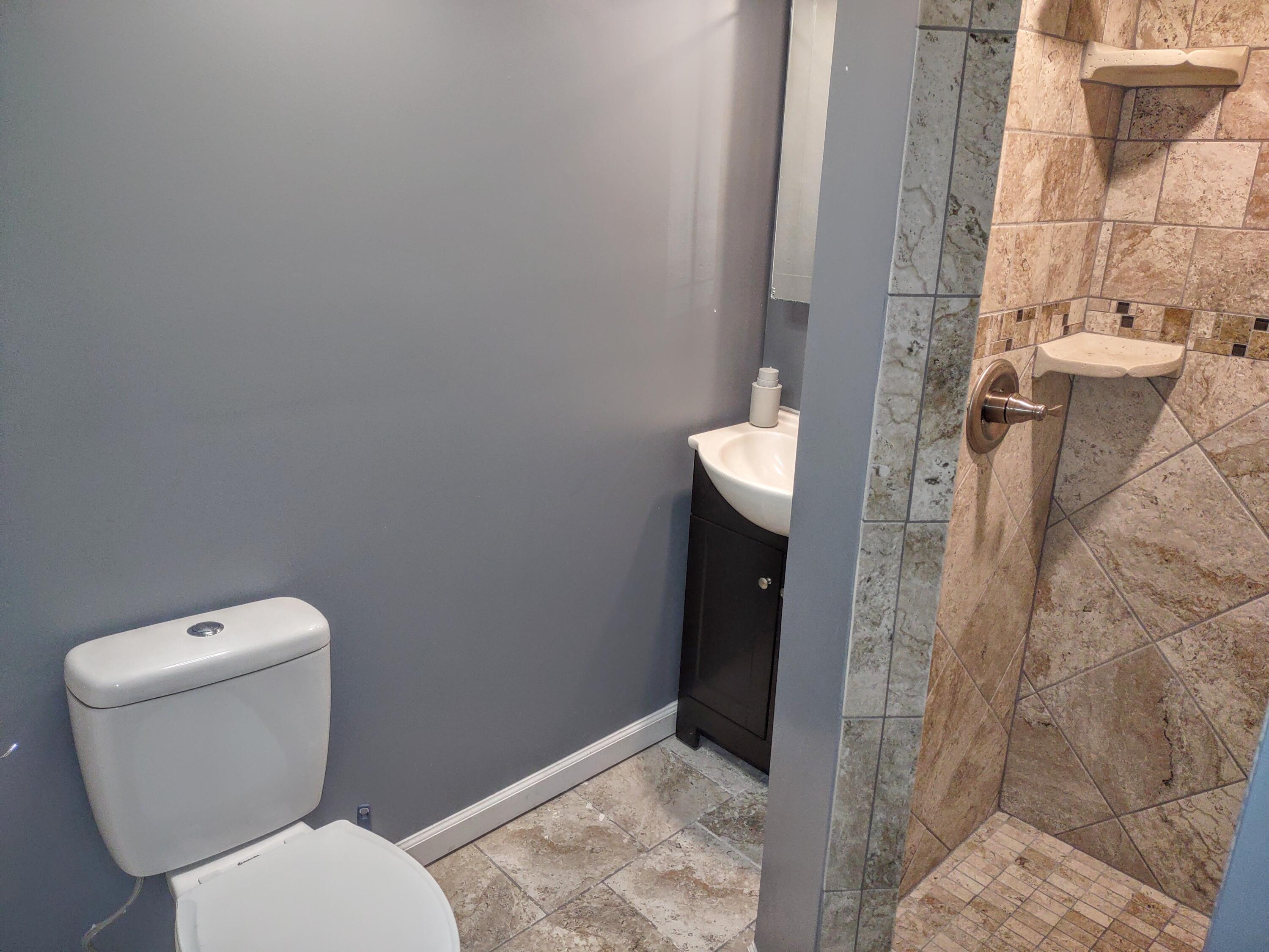 2410 Middlefield Road Trenton, MI 48183 - Photo 32 of 44 30 - LL Bathroom