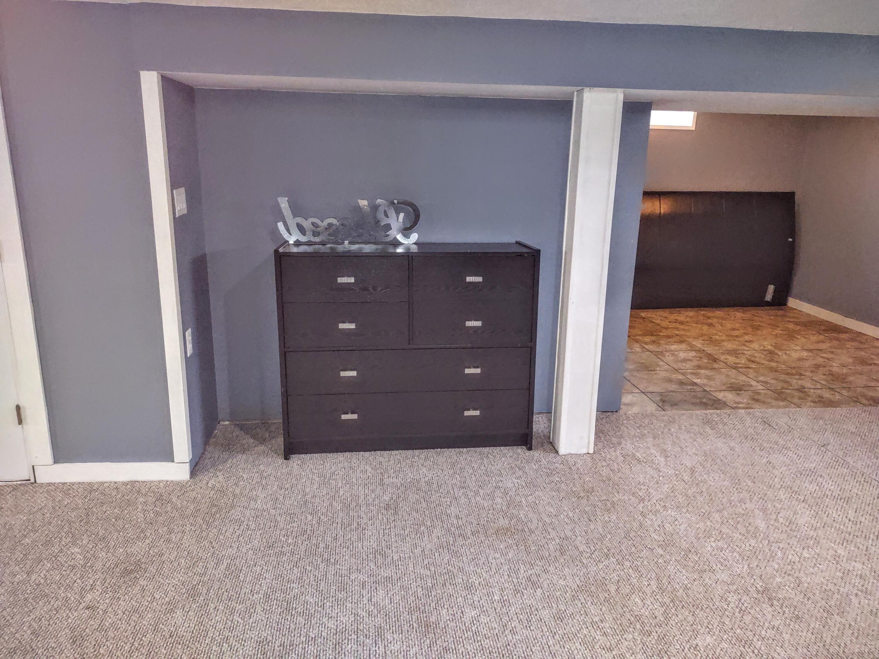 2410 Middlefield Road Trenton, MI 48183 - Photo 36 of 44 33 - Lower Level Alcove